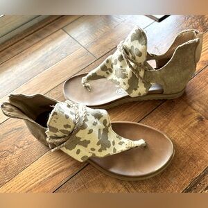 Very G Angelika brand . Cow print flips . Worn maybe once size 8